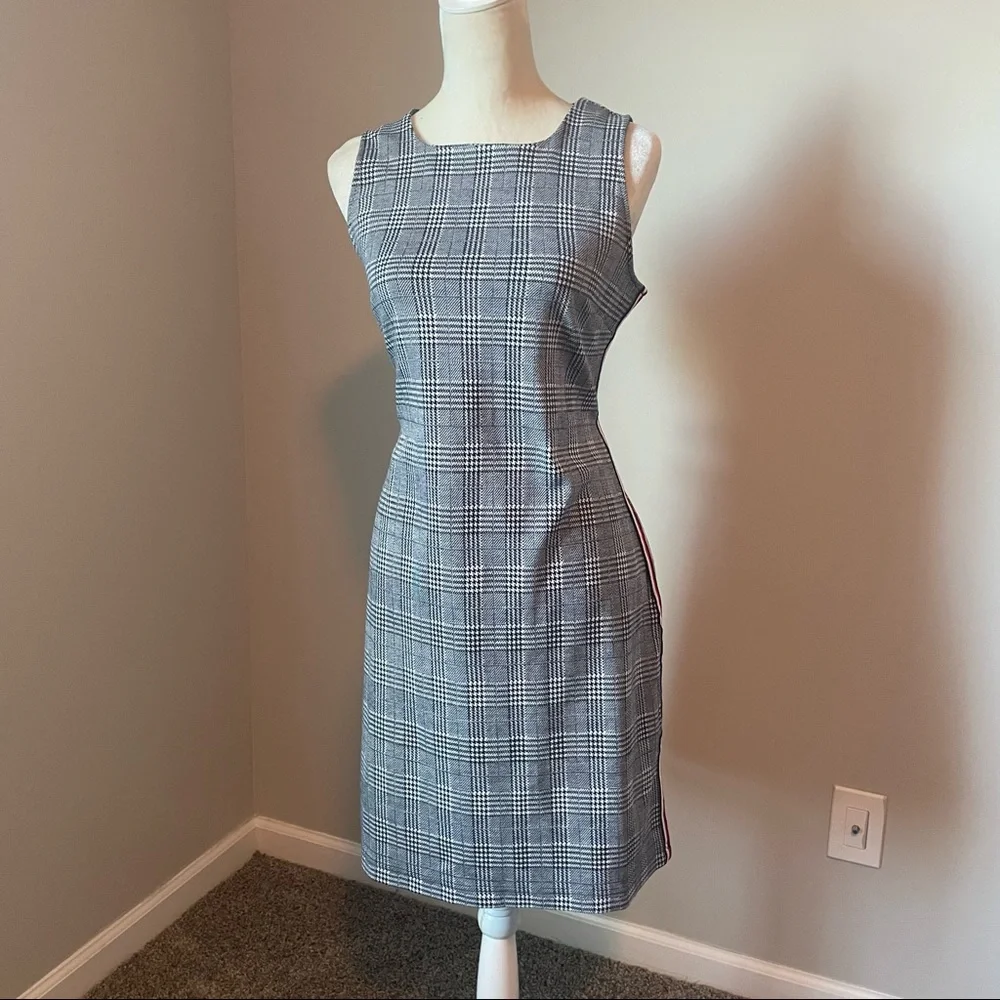 Banana Republic Sheath Dress - Picture 3 of 13